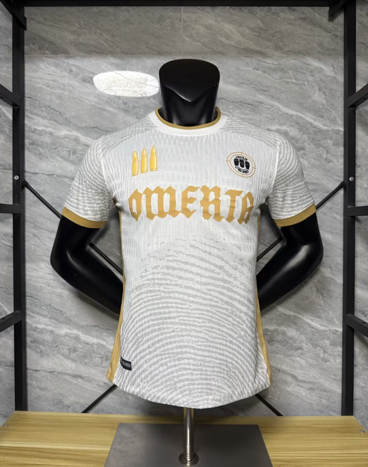 Omerta 47 – Edición Blanco y Dorado